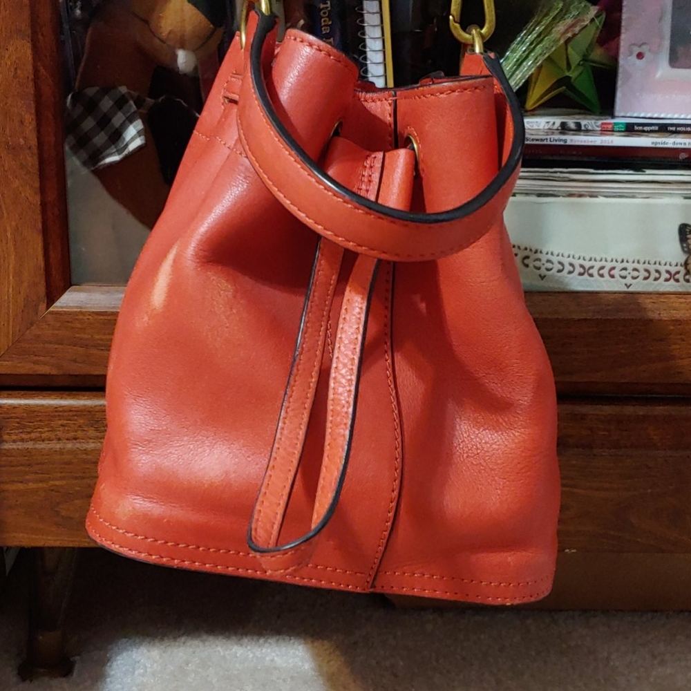 Tory Burch Small Bucket crossbody bag red